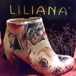 ⭐Host Pick⭐Gorgeous LILIANA Floral Velvet Booties